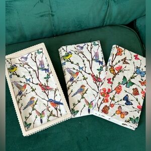 Room Essentials Tray with hand towel napkins